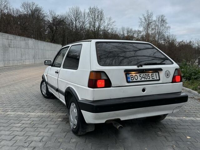 Белый Фольксваген Гольф, объемом двигателя 1.6 л и пробегом 255 тыс. км за 1150 $, фото 5 на Automoto.ua