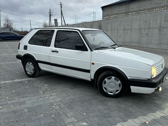 Белый Фольксваген Гольф, объемом двигателя 1.6 л и пробегом 255 тыс. км за 1150 $, фото 6 на Automoto.ua