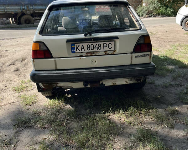 Белый Фольксваген Гольф, объемом двигателя 1.6 л и пробегом 120 тыс. км за 950 $, фото 2 на Automoto.ua