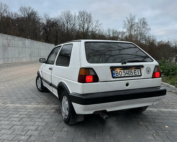 Белый Фольксваген Гольф, объемом двигателя 1.6 л и пробегом 225 тыс. км за 1150 $, фото 4 на Automoto.ua