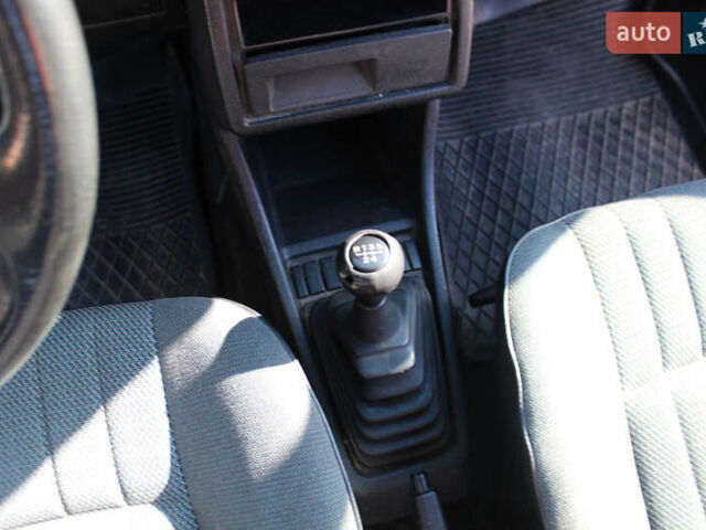 Белый Фольксваген Гольф, объемом двигателя 1.6 л и пробегом 333 тыс. км за 2500 $, фото 33 на Automoto.ua