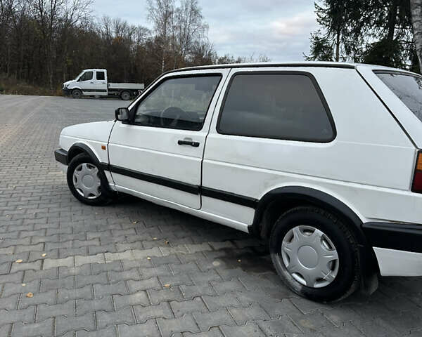 Белый Фольксваген Гольф, объемом двигателя 1.6 л и пробегом 225 тыс. км за 900 $, фото 3 на Automoto.ua