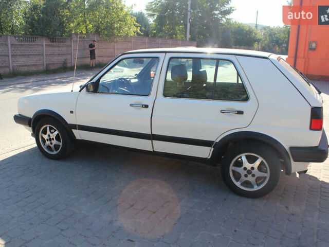 Белый Фольксваген Гольф, объемом двигателя 1.6 л и пробегом 333 тыс. км за 2500 $, фото 2 на Automoto.ua