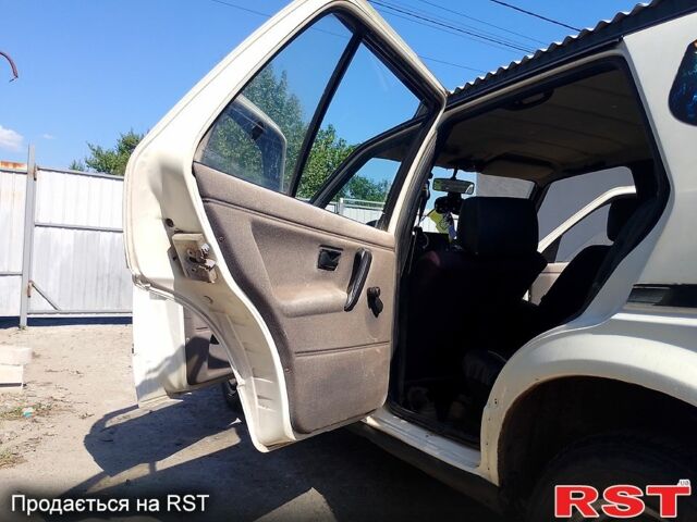 Белый Фольксваген Гольф, объемом двигателя 1.6 л и пробегом 100 тыс. км за 2000 $, фото 8 на Automoto.ua