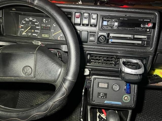 Белый Фольксваген Гольф, объемом двигателя 1.3 л и пробегом 116 тыс. км за 1700 $, фото 7 на Automoto.ua