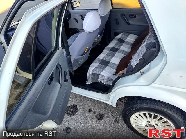 Белый Фольксваген Гольф, объемом двигателя 1.6 л и пробегом 388 тыс. км за 1400 $, фото 5 на Automoto.ua