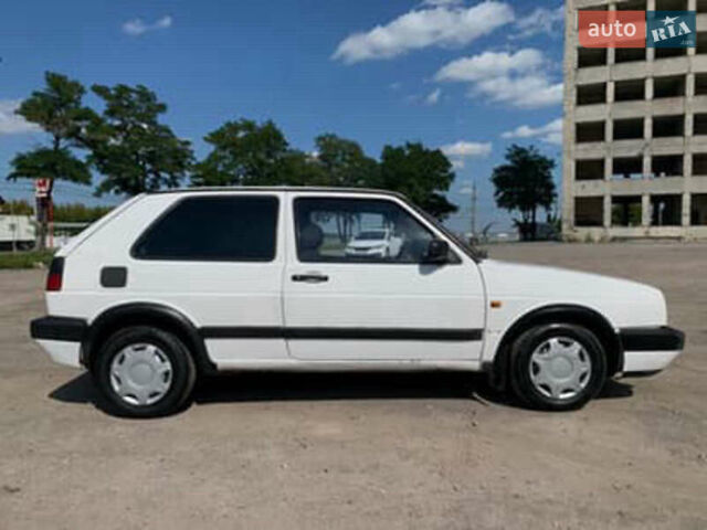 Белый Фольксваген Гольф, объемом двигателя 1.6 л и пробегом 278 тыс. км за 1000 $, фото 6 на Automoto.ua