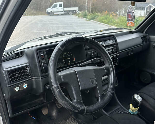 Белый Фольксваген Гольф, объемом двигателя 1.6 л и пробегом 225 тыс. км за 1150 $, фото 9 на Automoto.ua