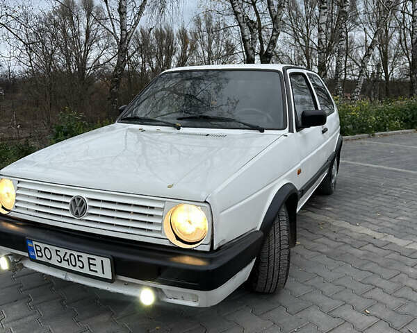 Белый Фольксваген Гольф, объемом двигателя 1.6 л и пробегом 225 тыс. км за 1150 $, фото 1 на Automoto.ua