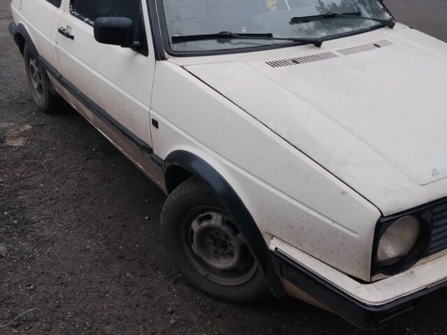 Белый Фольксваген Гольф, объемом двигателя 1 л и пробегом 350 тыс. км за 800 $, фото 1 на Automoto.ua