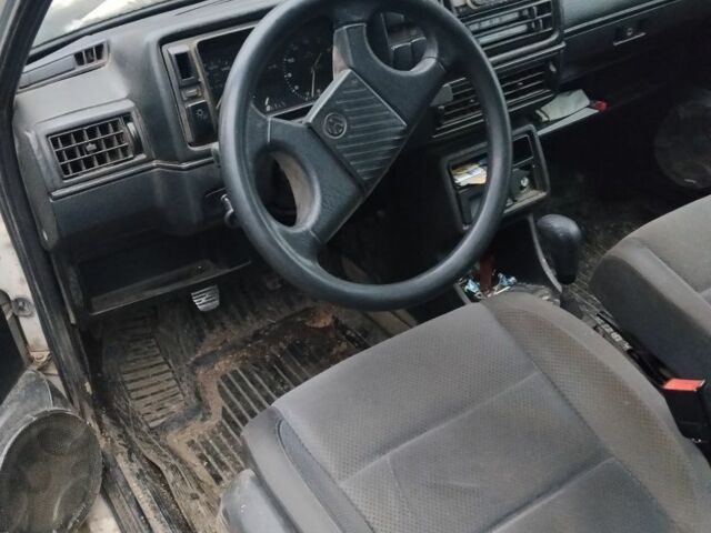 Белый Фольксваген Гольф, объемом двигателя 1 л и пробегом 350 тыс. км за 800 $, фото 4 на Automoto.ua