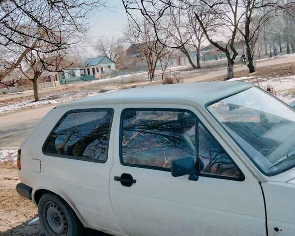 Белый Фольксваген Гольф, объемом двигателя 1.3 л и пробегом 400 тыс. км за 826 $, фото 4 на Automoto.ua