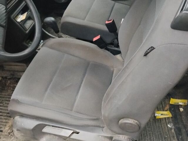 Белый Фольксваген Гольф, объемом двигателя 1 л и пробегом 350 тыс. км за 800 $, фото 6 на Automoto.ua