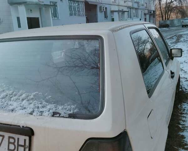 Белый Фольксваген Гольф, объемом двигателя 1.3 л и пробегом 400 тыс. км за 826 $, фото 2 на Automoto.ua