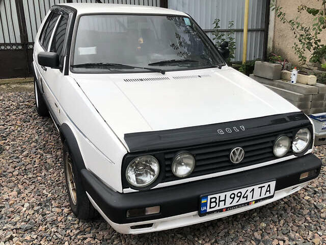 Белый Фольксваген Гольф, объемом двигателя 1.6 л и пробегом 339 тыс. км за 2750 $, фото 2 на Automoto.ua