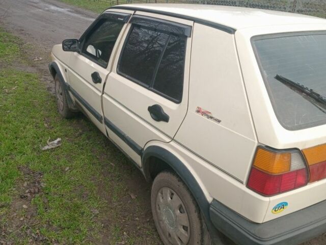 Белый Фольксваген Гольф, объемом двигателя 1 л и пробегом 350 тыс. км за 1650 $, фото 2 на Automoto.ua