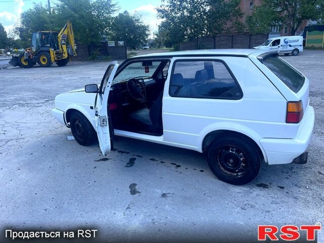 Білий Фольксваген Гольф, об'ємом двигуна 1.8 л та пробігом 200 тис. км за 1800 $, фото 1 на Automoto.ua