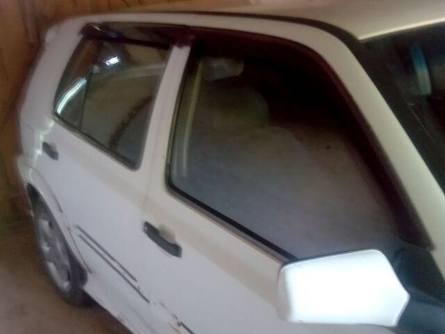 Білий Фольксваген Гольф, об'ємом двигуна 1.8 л та пробігом 100 тис. км за 2150 $, фото 4 на Automoto.ua