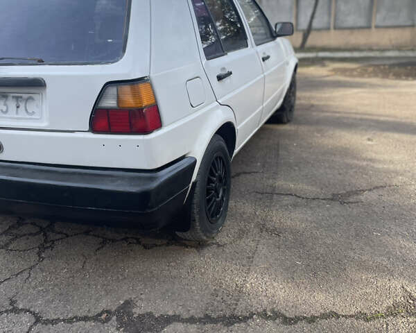 Белый Фольксваген Гольф, объемом двигателя 1.8 л и пробегом 400 тыс. км за 850 $, фото 4 на Automoto.ua