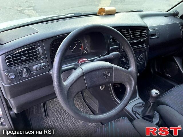 Белый Фольксваген Гольф, объемом двигателя 1.4 л и пробегом 250 тыс. км за 2000 $, фото 5 на Automoto.ua