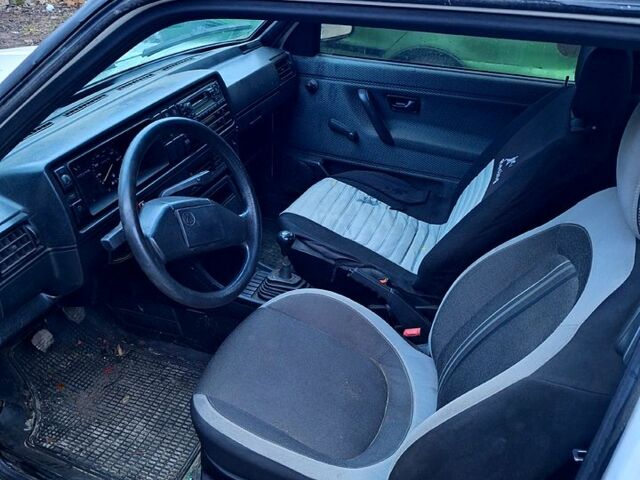 Белый Фольксваген Гольф, объемом двигателя 1.3 л и пробегом 0 тыс. км за 1500 $, фото 5 на Automoto.ua