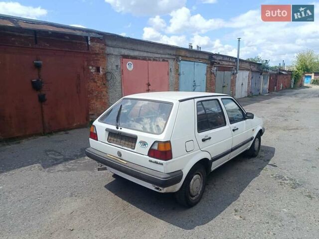 Белый Фольксваген Гольф, объемом двигателя 1.3 л и пробегом 237 тыс. км за 2000 $, фото 4 на Automoto.ua