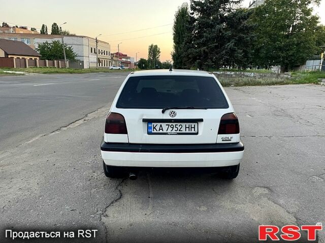 Белый Фольксваген Гольф, объемом двигателя 1.4 л и пробегом 250 тыс. км за 2000 $, фото 3 на Automoto.ua