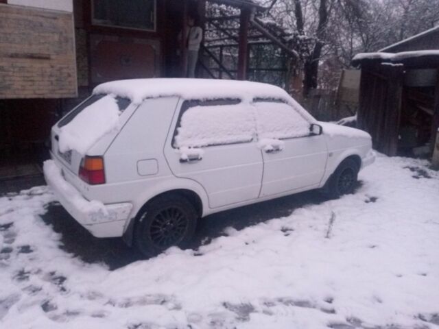 Белый Фольксваген Гольф, объемом двигателя 1.3 л и пробегом 170 тыс. км за 750 $, фото 1 на Automoto.ua