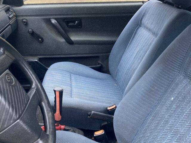 Білий Фольксваген Гольф, об'ємом двигуна 1.6 л та пробігом 400 тис. км за 1210 $, фото 2 на Automoto.ua