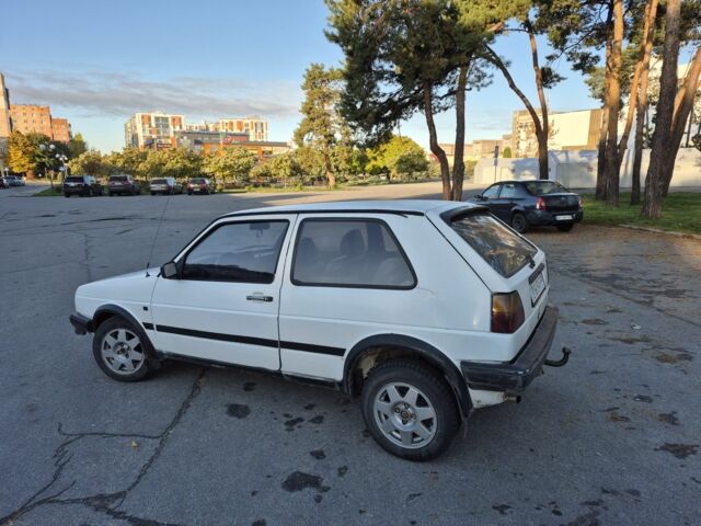 Белый Фольксваген Гольф, объемом двигателя 1.6 л и пробегом 385 тыс. км за 1250 $, фото 3 на Automoto.ua