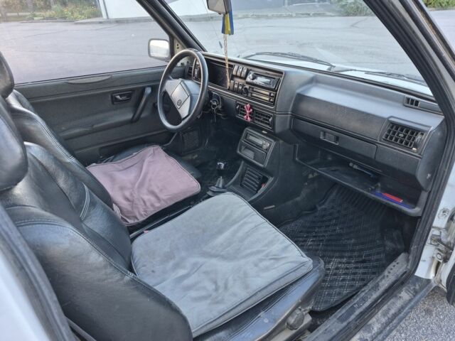 Белый Фольксваген Гольф, объемом двигателя 1.6 л и пробегом 385 тыс. км за 1250 $, фото 6 на Automoto.ua