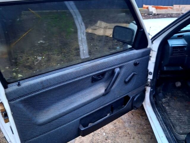 Белый Фольксваген Гольф, объемом двигателя 1.3 л и пробегом 0 тыс. км за 1500 $, фото 4 на Automoto.ua