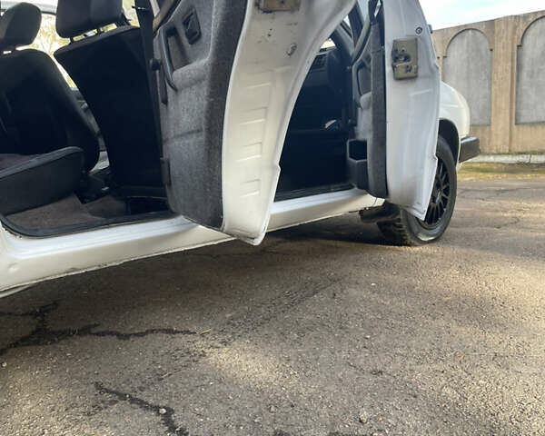 Белый Фольксваген Гольф, объемом двигателя 1.8 л и пробегом 400 тыс. км за 850 $, фото 14 на Automoto.ua