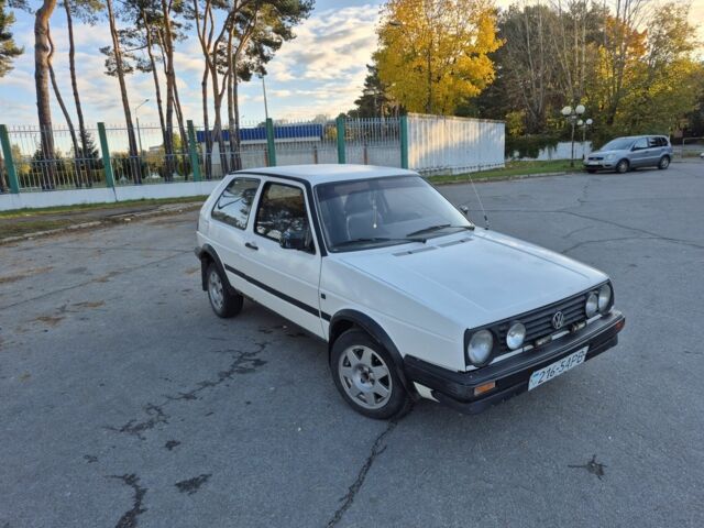 Белый Фольксваген Гольф, объемом двигателя 1.6 л и пробегом 385 тыс. км за 1250 $, фото 2 на Automoto.ua