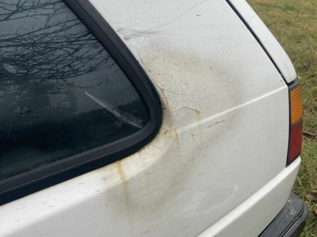 Білий Фольксваген Гольф, об'ємом двигуна 1.6 л та пробігом 400 тис. км за 1210 $, фото 5 на Automoto.ua