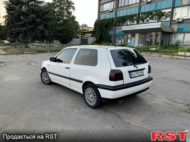 Белый Фольксваген Гольф, объемом двигателя 1.4 л и пробегом 250 тыс. км за 2000 $, фото 2 на Automoto.ua