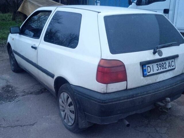 Белый Фольксваген Гольф, объемом двигателя 1.8 л и пробегом 200 тыс. км за 1250 $, фото 1 на Automoto.ua