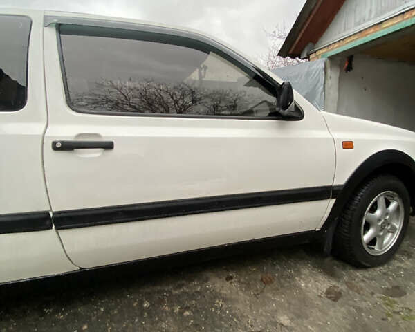 Белый Фольксваген Гольф, объемом двигателя 1.78 л и пробегом 160 тыс. км за 2100 $, фото 6 на Automoto.ua