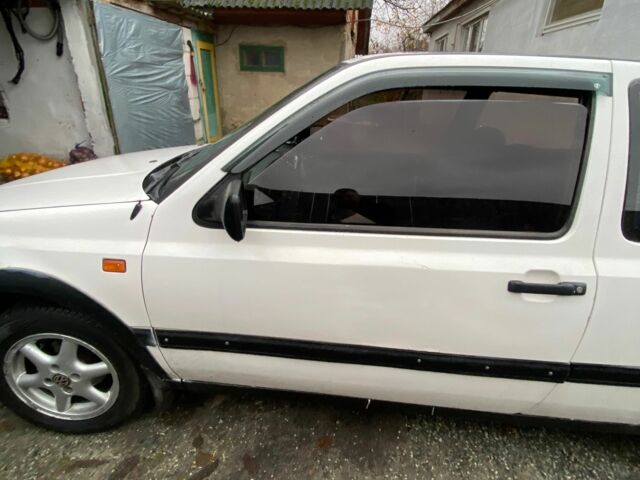 Белый Фольксваген Гольф, объемом двигателя 1.8 л и пробегом 160 тыс. км за 1905 $, фото 5 на Automoto.ua