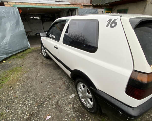 Белый Фольксваген Гольф, объемом двигателя 1.78 л и пробегом 160 тыс. км за 2100 $, фото 3 на Automoto.ua