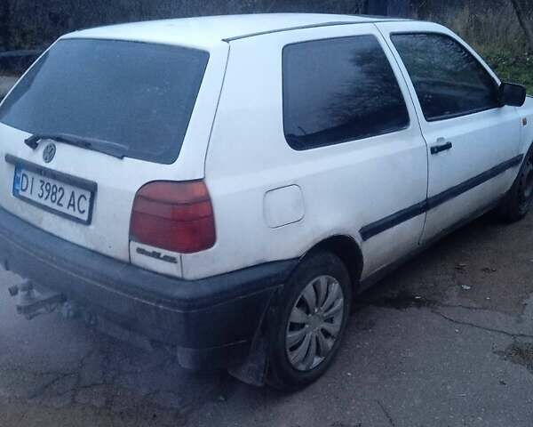 Белый Фольксваген Гольф, объемом двигателя 1.78 л и пробегом 200 тыс. км за 1250 $, фото 2 на Automoto.ua