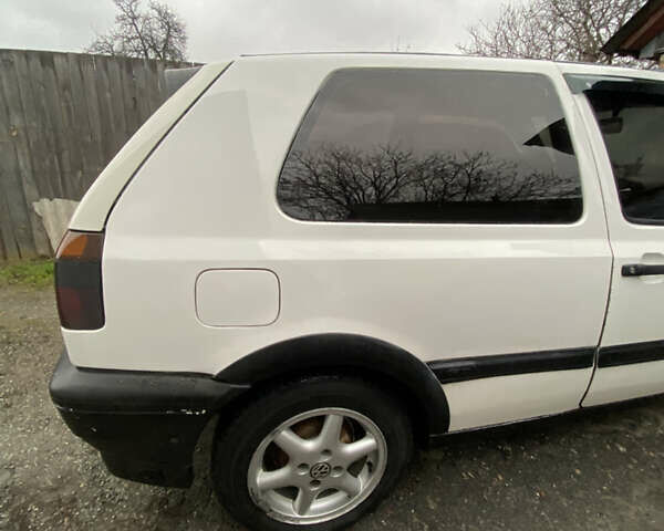 Белый Фольксваген Гольф, объемом двигателя 1.78 л и пробегом 160 тыс. км за 2100 $, фото 1 на Automoto.ua