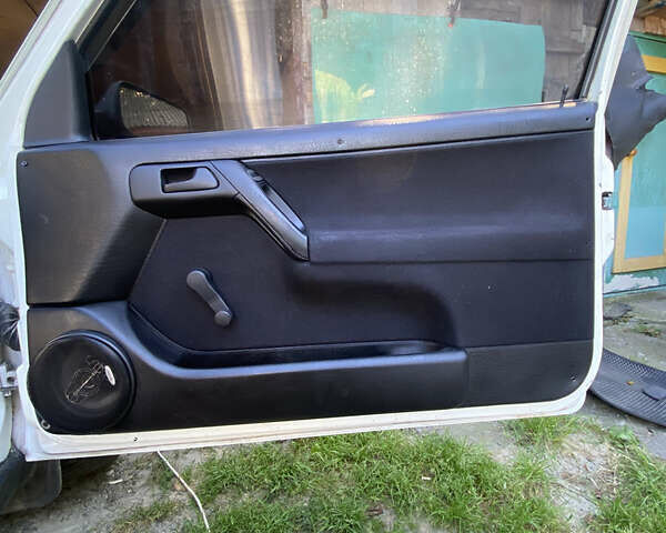 Белый Фольксваген Гольф, объемом двигателя 1.78 л и пробегом 160 тыс. км за 2100 $, фото 15 на Automoto.ua