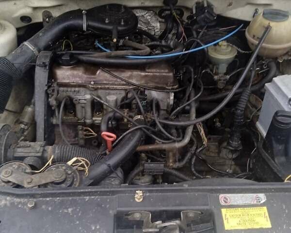 Белый Фольксваген Гольф, объемом двигателя 1.78 л и пробегом 200 тыс. км за 1250 $, фото 5 на Automoto.ua