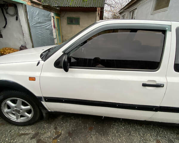 Белый Фольксваген Гольф, объемом двигателя 1.78 л и пробегом 160 тыс. км за 2100 $, фото 2 на Automoto.ua