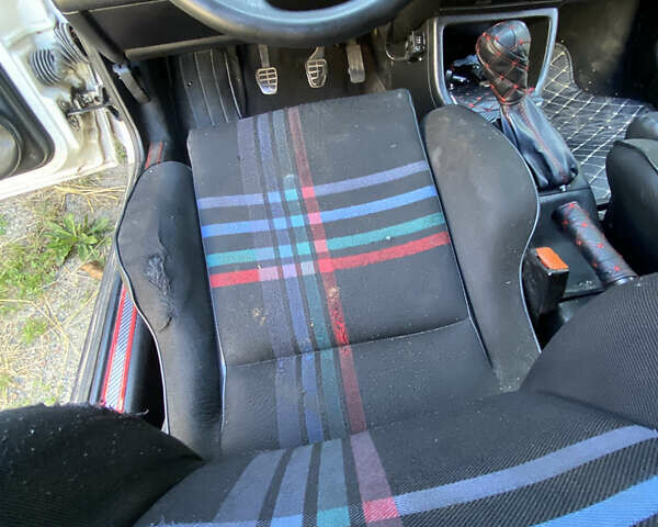 Белый Фольксваген Гольф, объемом двигателя 1.78 л и пробегом 160 тыс. км за 2100 $, фото 17 на Automoto.ua