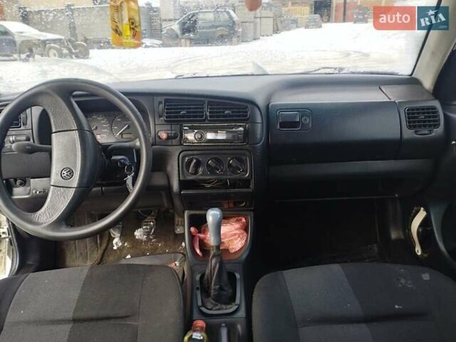 Білий Фольксваген Гольф, об'ємом двигуна 1.9 л та пробігом 500 тис. км за 1300 $, фото 8 на Automoto.ua