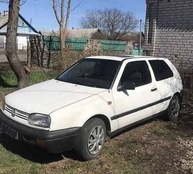 Белый Фольксваген Гольф, объемом двигателя 1.8 л и пробегом 200 тыс. км за 1100 $, фото 2 на Automoto.ua
