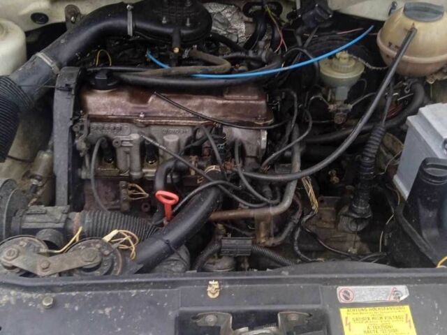 Белый Фольксваген Гольф, объемом двигателя 1.8 л и пробегом 200 тыс. км за 1250 $, фото 5 на Automoto.ua