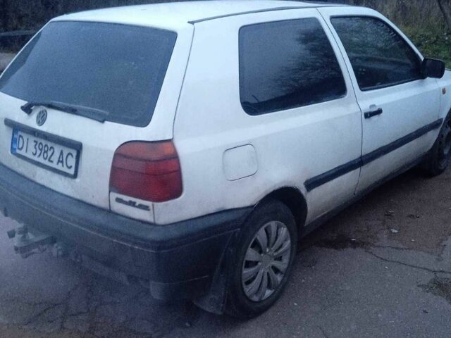 Белый Фольксваген Гольф, объемом двигателя 1.8 л и пробегом 200 тыс. км за 1250 $, фото 2 на Automoto.ua